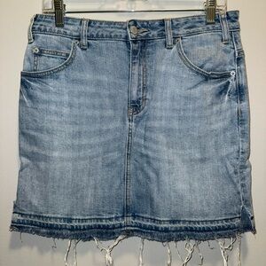 Old Navy Size 6 Mini Frayed Denim Skirt